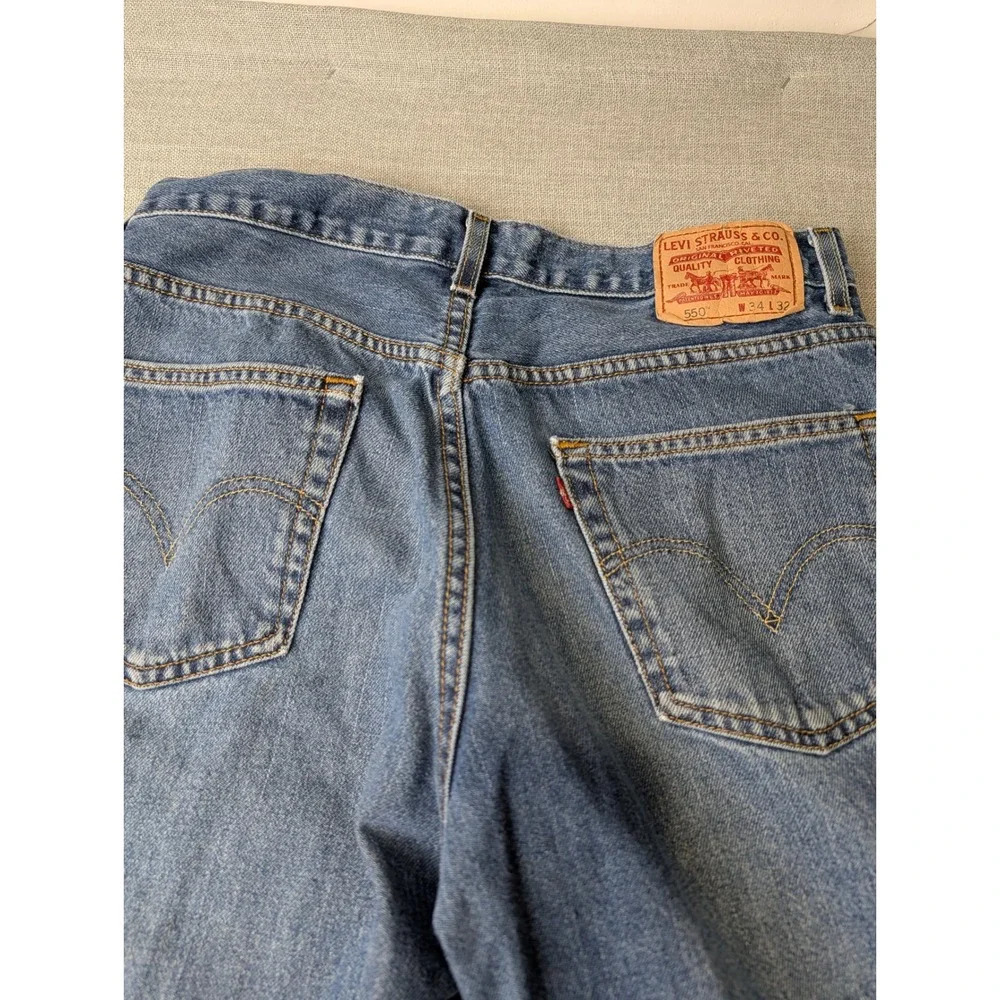 Levis 550 Relaxed Fit Jeans Mens 34x32 Medium Wash Blue Tapered Leg Paint Stains - Picture 10 of 15